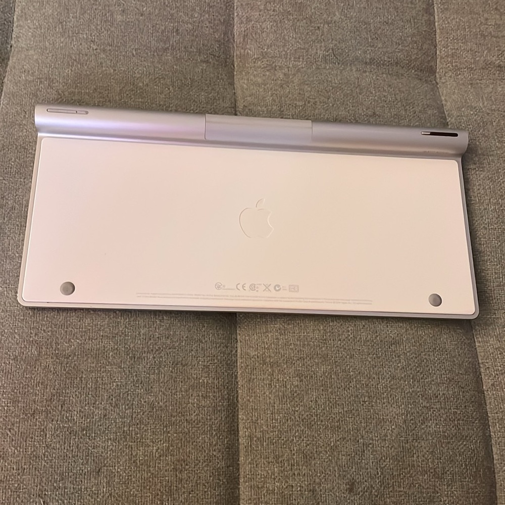 Apple Wireless Keyboard - Picture 2 of 4